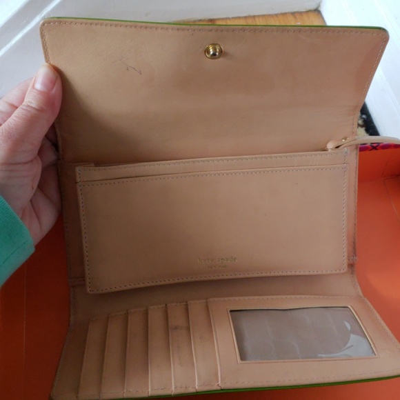 Kate Spade Green Wallet - Picture 2 of 7